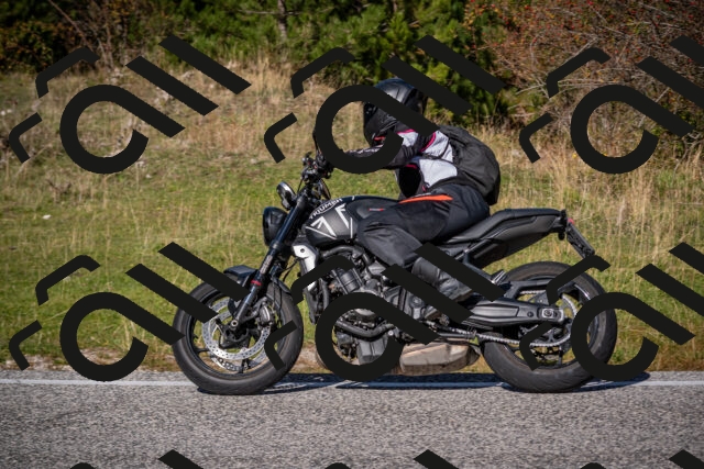 20251012114421-_5008916_am_