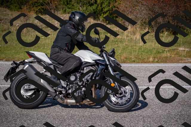 20251012114607-_5008935_am_