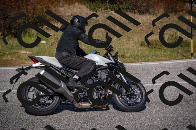 20251012114607-_5008936_am_