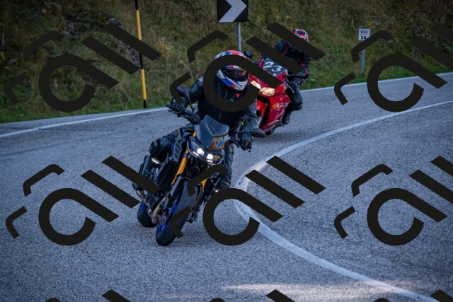 20251012114659-_5008937_am_