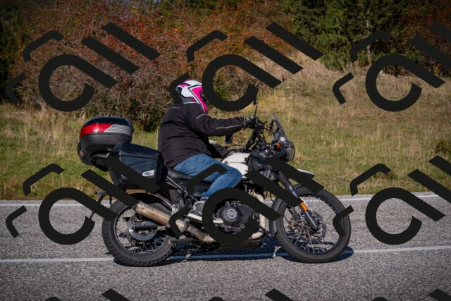 20251012114703-_5008943_am_