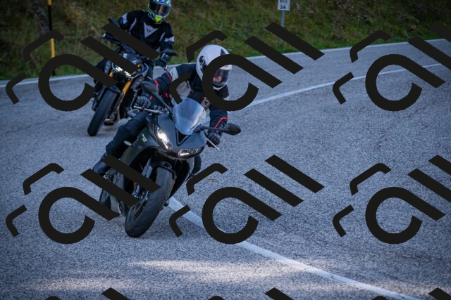 20251012114706-_5008944_am_