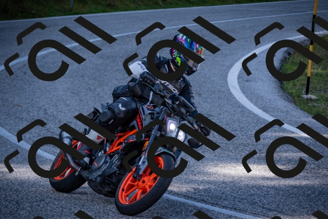 20251012114709-_5008949_am_