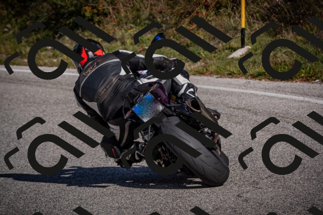 20251012114733-_5008952_am_