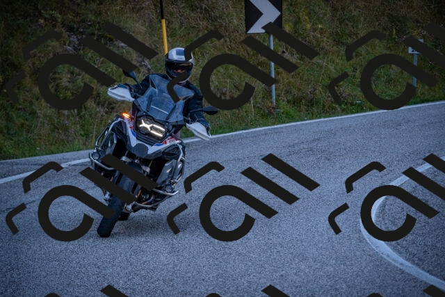 20251012114752-_5008954_am_