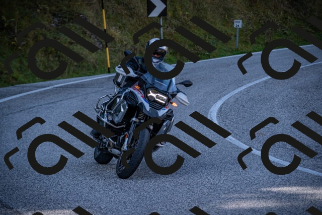 20251012114753-_5008955_am_