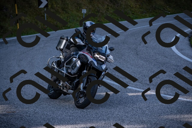 20251012114753-_5008956_am_