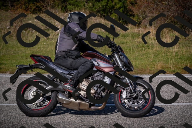 20251012114837-_5008965_am_