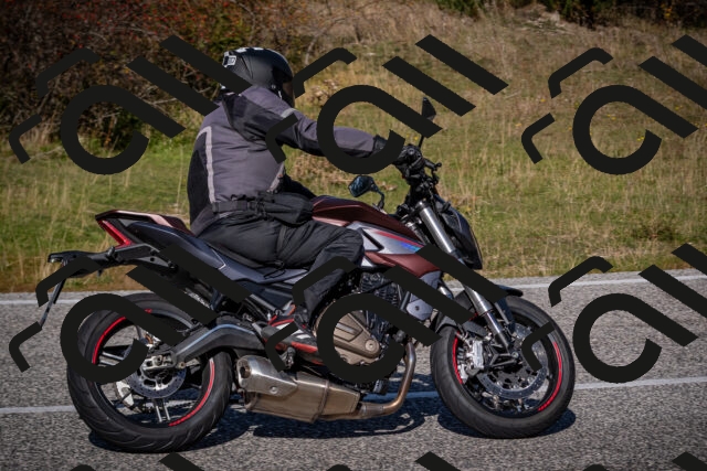 20251012114837-_5008966_am_