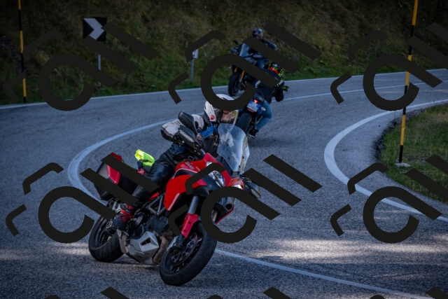 20251012115615-_5009066_am_