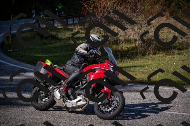 20251012115615-_5009067_am_