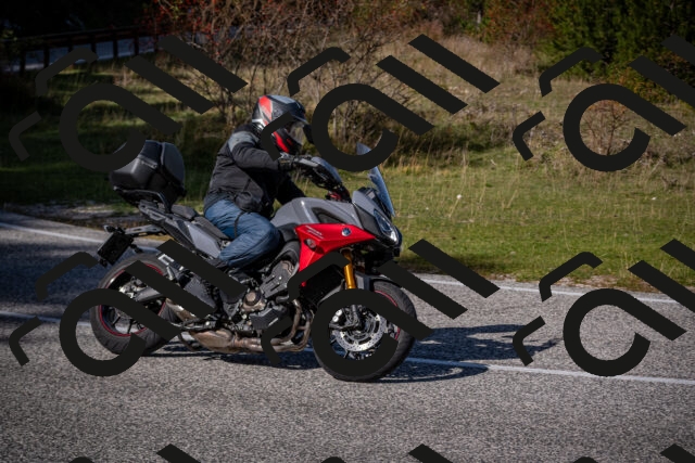 20251012115618-_5009069_am_