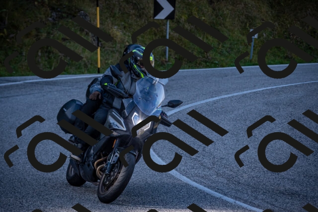 20251012115717-_5009074_am_