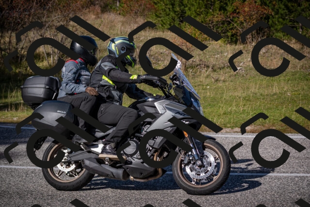 20251012115718-_5009076_am_