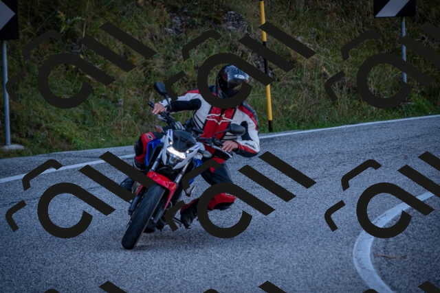 20251012115901-_5009084_am_