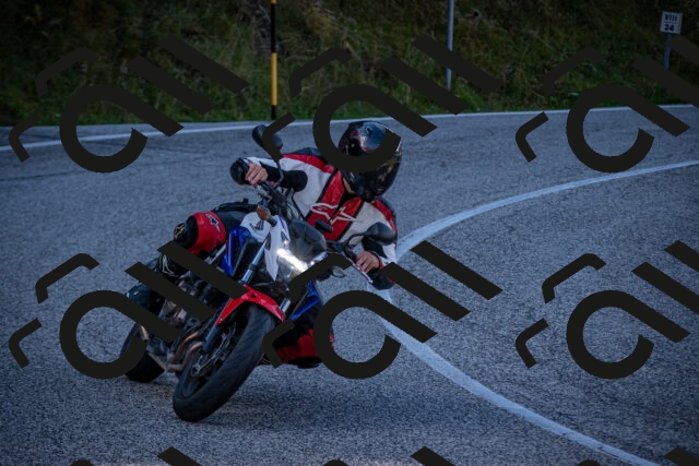 20251012115901-_5009085_am_