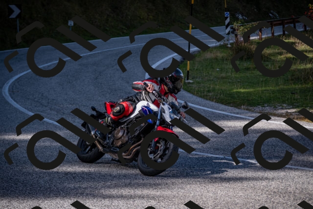 20251012115902-_5009086_am_