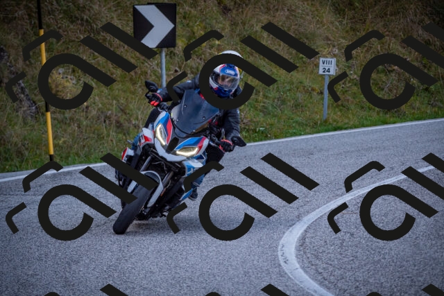 20251012123348-_5009536_am_