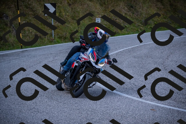 20251012123348-_5009537_am_