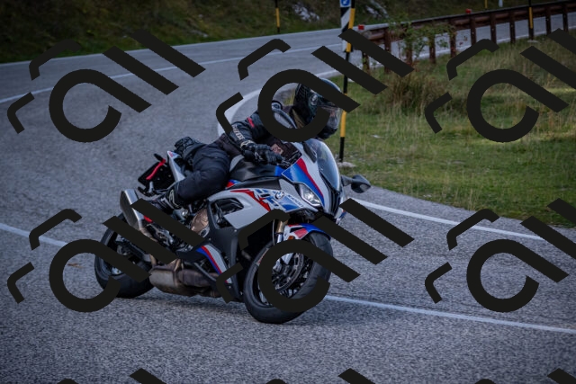 20251012123352-_5009542_am_