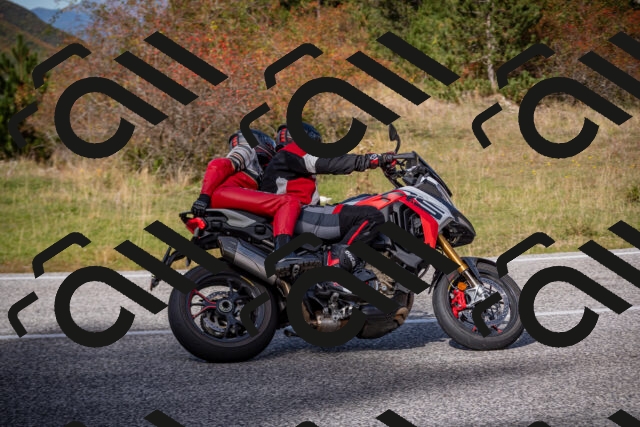 20251012123353-_5009545_am_