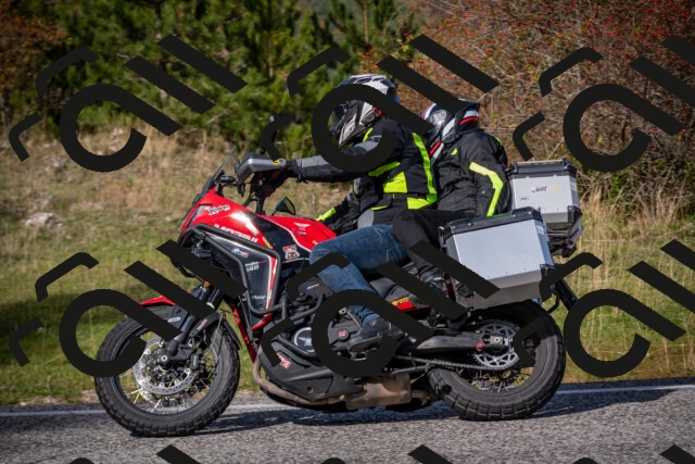 20251012123745-_5009579_am_