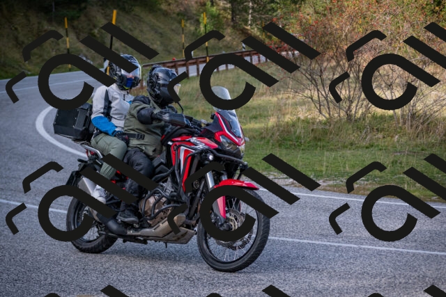 20251012123800-_5009582_am_