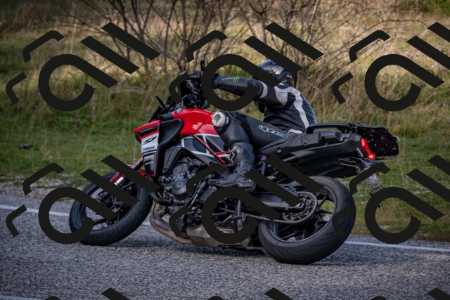 20251012123819-_5009589_am_