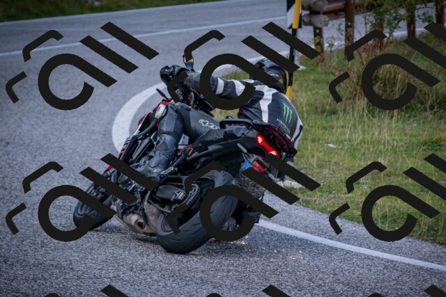 20251012123819-_5009590_am_