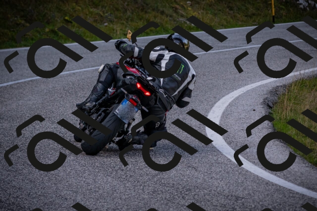 20251012123819-_5009591_am_