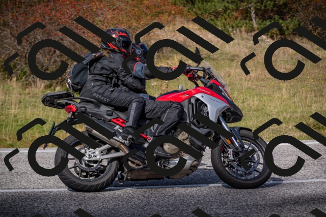 20251012123839-_5009596_am_