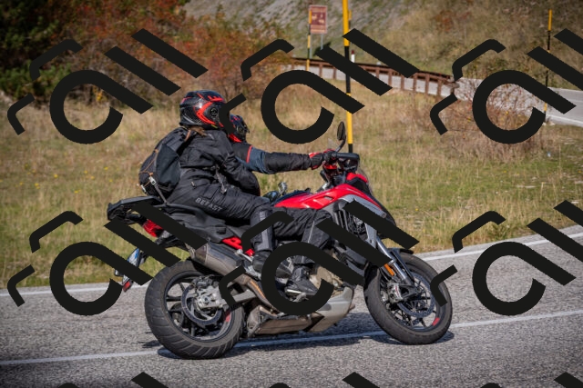 20251012123840-_5009597_am_