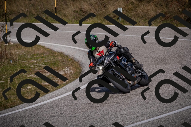 20251012123904-_5009602_am_