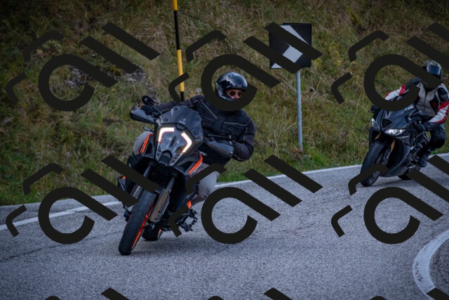 20251012123912-_5009610_am_