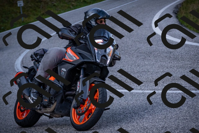 20251012123913-_5009612_am_