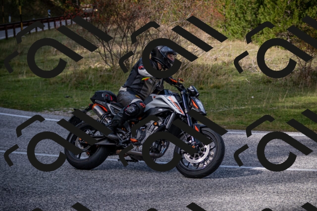 20251012123915-_5009615_am_