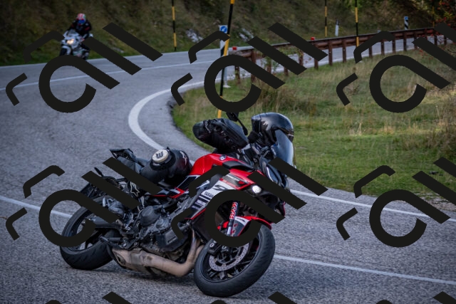 20251012123918-_5009620_am_