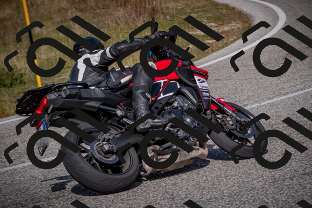 20251012123919-_5009622_am_