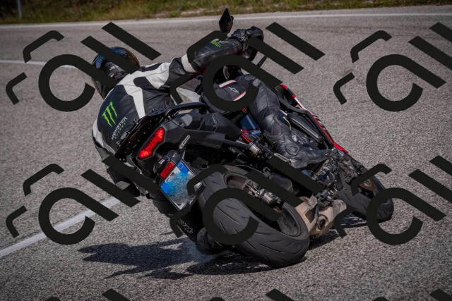 20251012123920-_5009623_am_