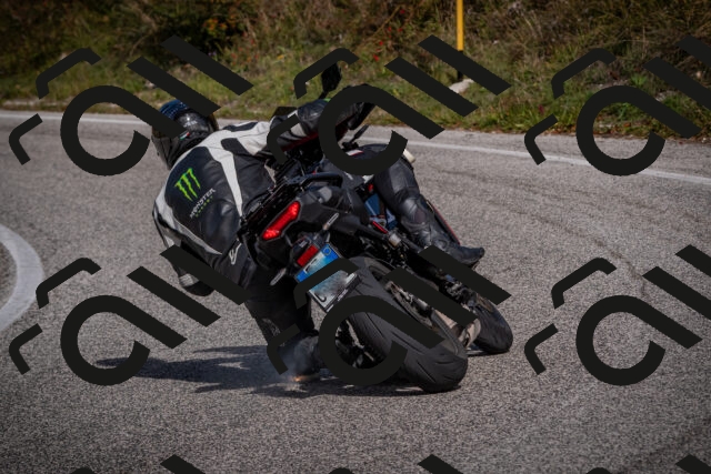 20251012123920-_5009624_am_