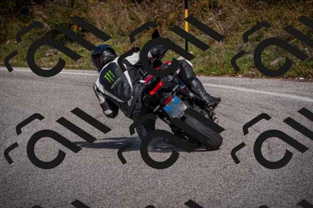 20251012123920-_5009625_am_