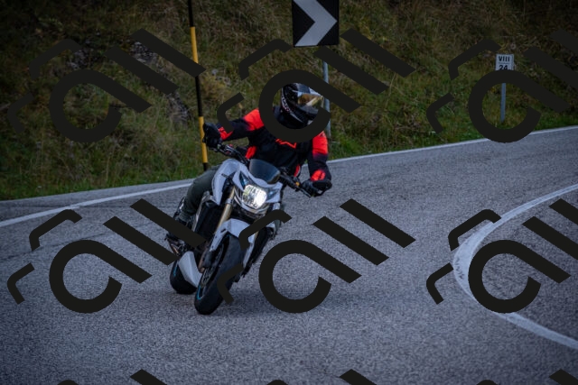 20251012123939-_5009633_am_