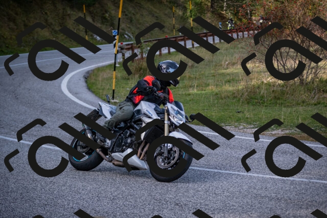 20251012123940-_5009634_am_