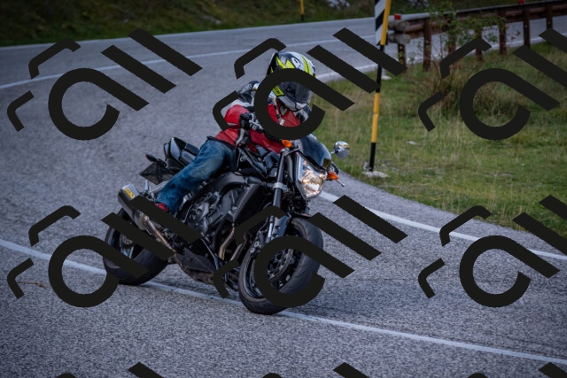 20251012124003-_5009650_am_