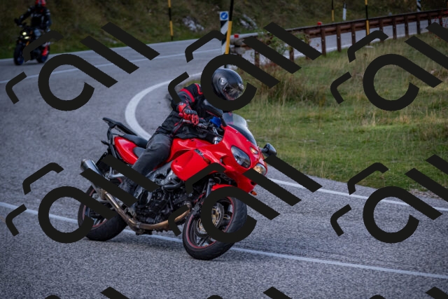 20251012124005-_5009653_am_