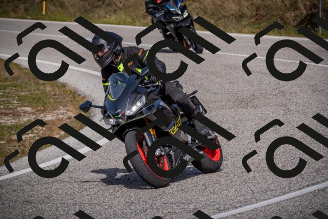 20251012124034-_5009659_am_