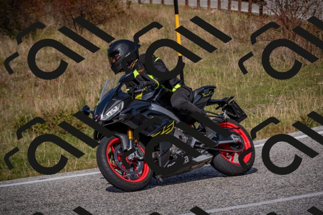 20251012124035-_5009660_am_