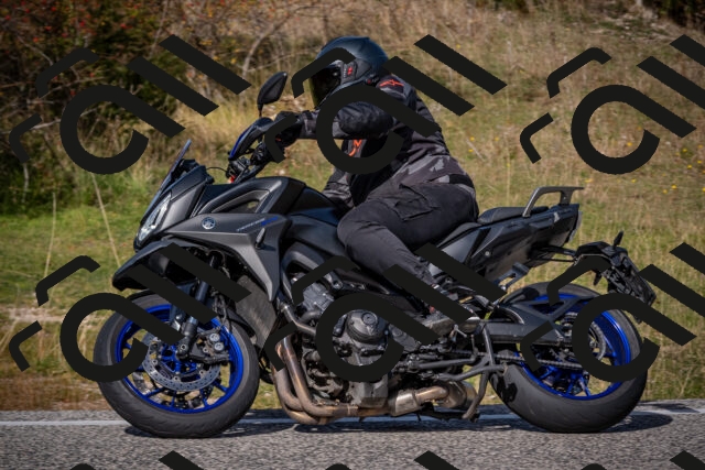 20251012124037-_5009662_am_