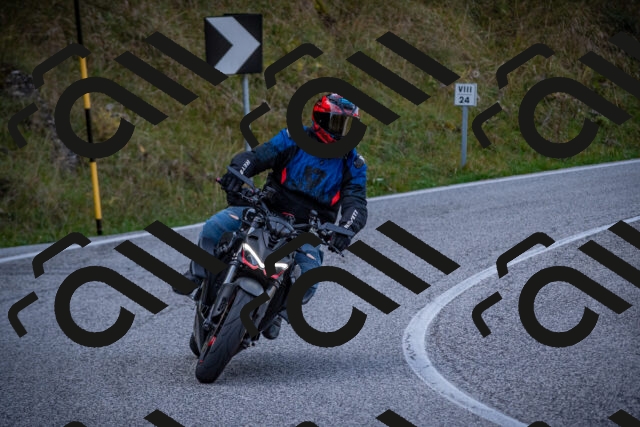 20251012124104-_5009664_am_