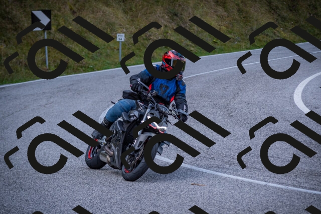 20251012124105-_5009665_am_